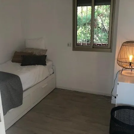 Apartment Le Lavandou, 4 Pieces, 6 Personnes - Fr-1-251-699 *