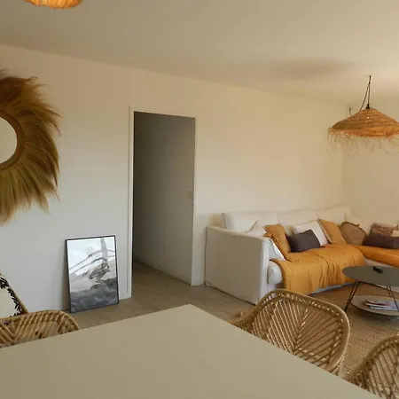 Apartment Le Lavandou, 4 Pieces, 6 Personnes - Fr-1-251-699 *