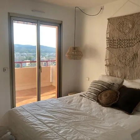 Le Lavandou, 4 Pieces, 6 Personnes - Fr-1-251-699 Apartment